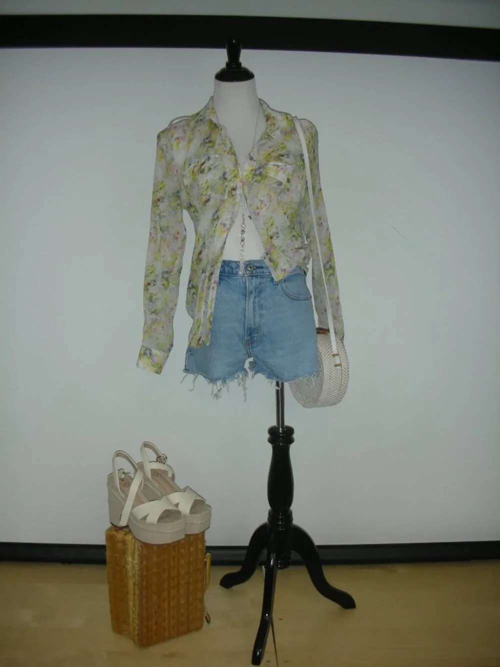 Abercrombie Mom‎ Short High Rise Distressed Denim Shorts Size 26